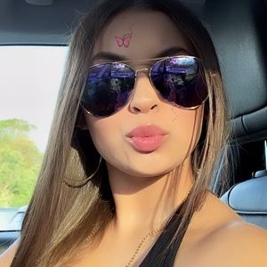 Meet your Posher, Damaris